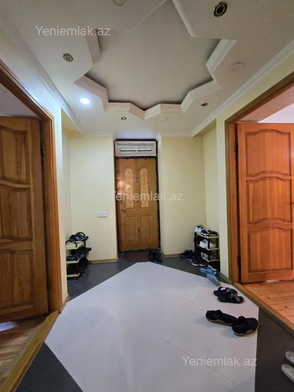 Satılır 6 otaqlı köhnə tikili 150 m²