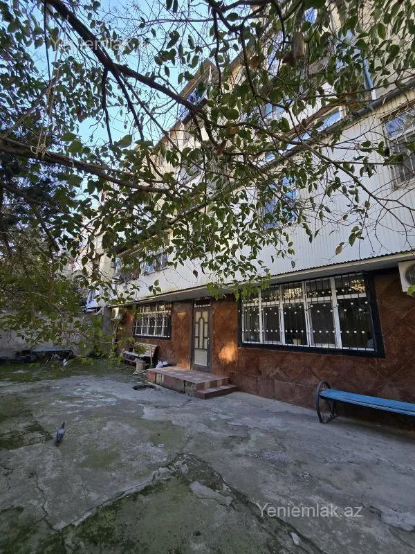 Satılır 6 otaqlı köhnə tikili 150 m²