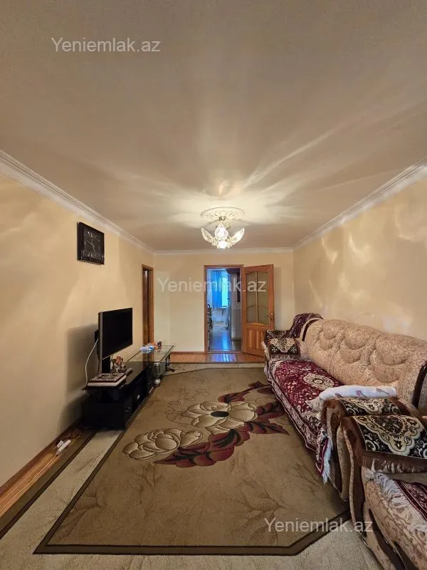 Satılır 6 otaqlı köhnə tikili 150 m²