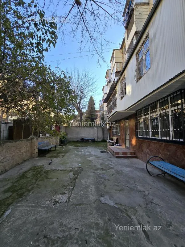 Satılır 6 otaqlı köhnə tikili 150 m²