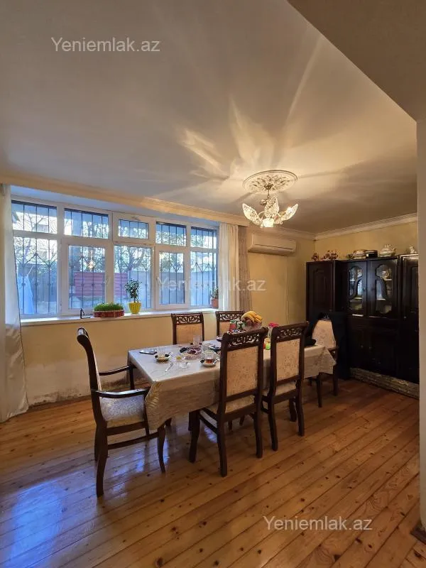 Satılır 6 otaqlı köhnə tikili 150 m²