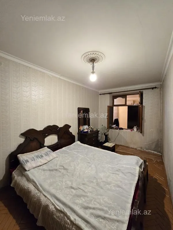 Satılır 6 otaqlı köhnə tikili 150 m²