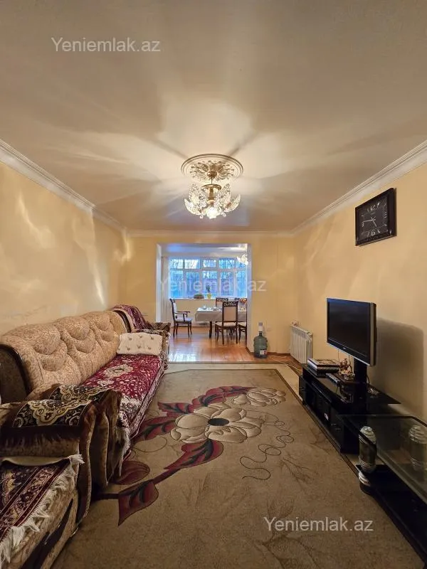 Satılır 6 otaqlı köhnə tikili 150 m²