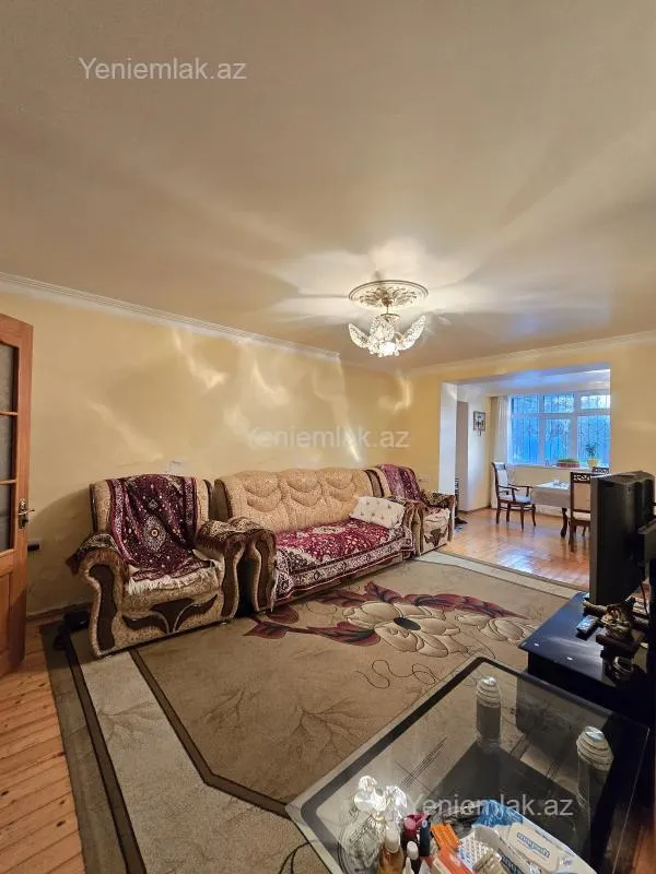 Satılır 6 otaqlı köhnə tikili 150 m²