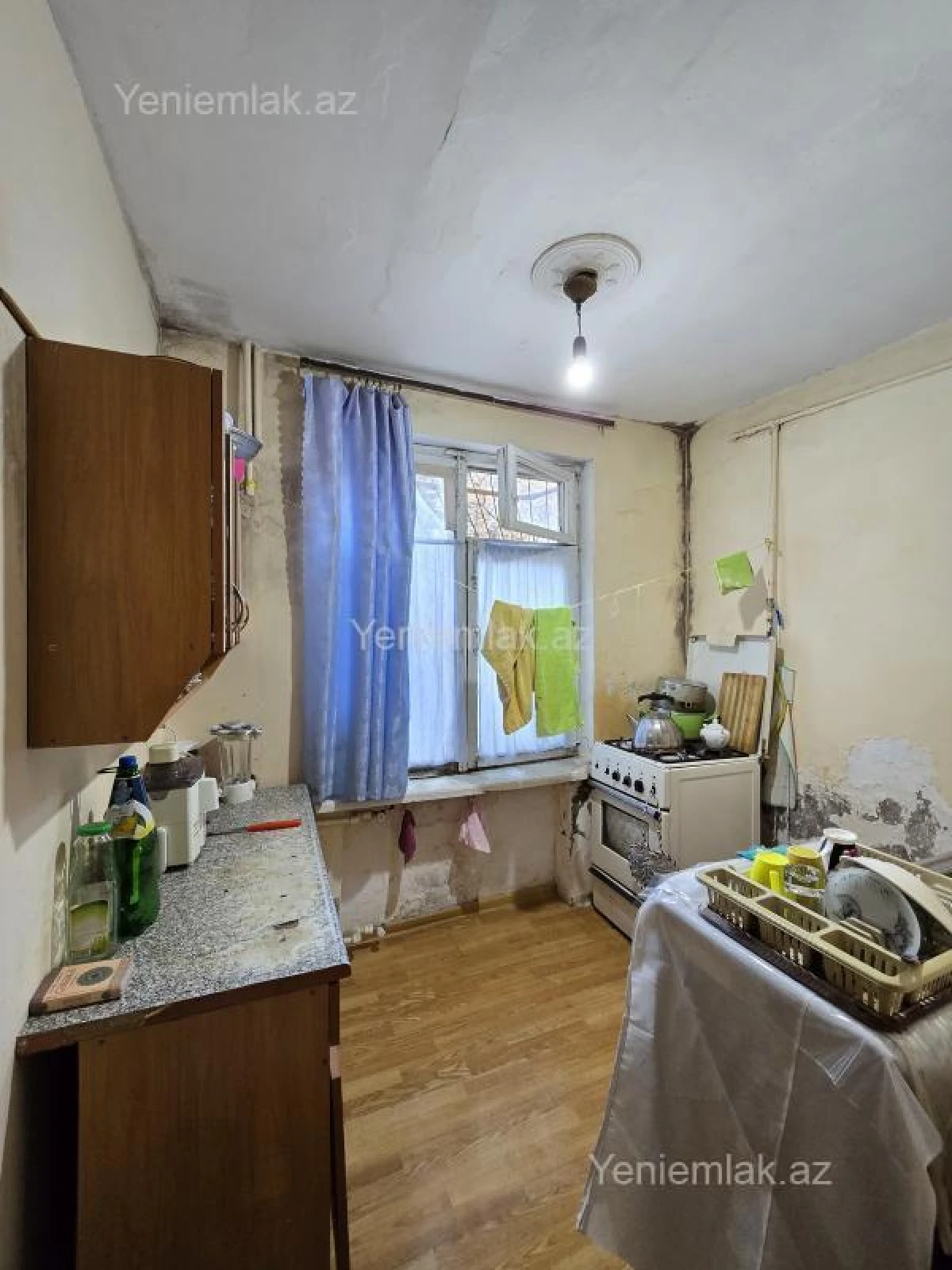 Satılır 6 otaqlı köhnə tikili 150 m²