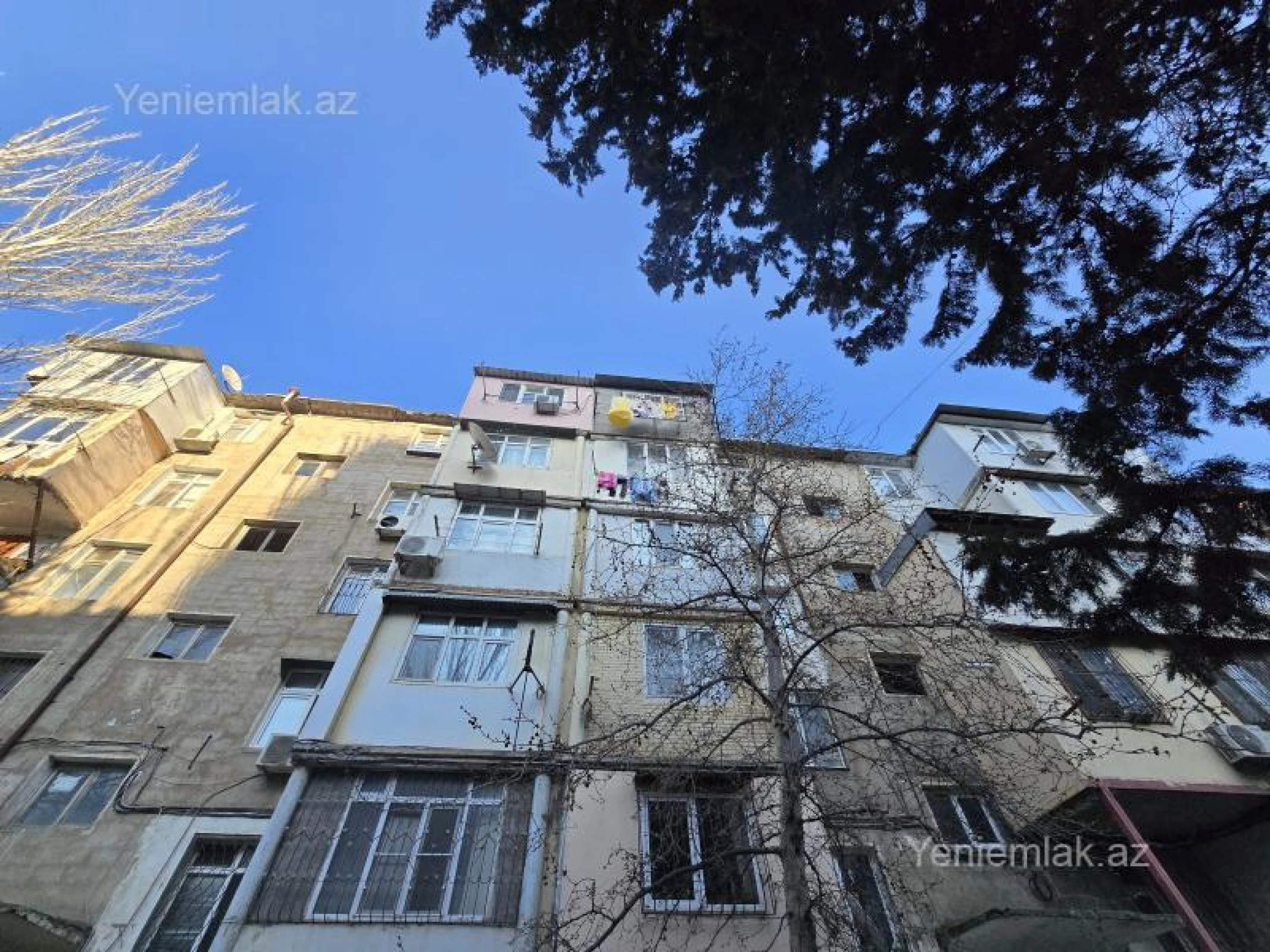 Satılır 6 otaqlı köhnə tikili 150 m²