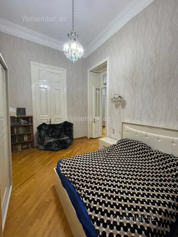 Satılır 3 otaqlı köhnə tikili 98 m²