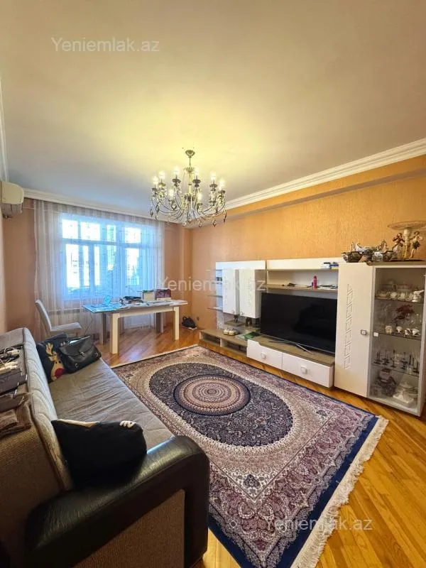 Satılır 3 otaqlı yeni tikili 120 m²