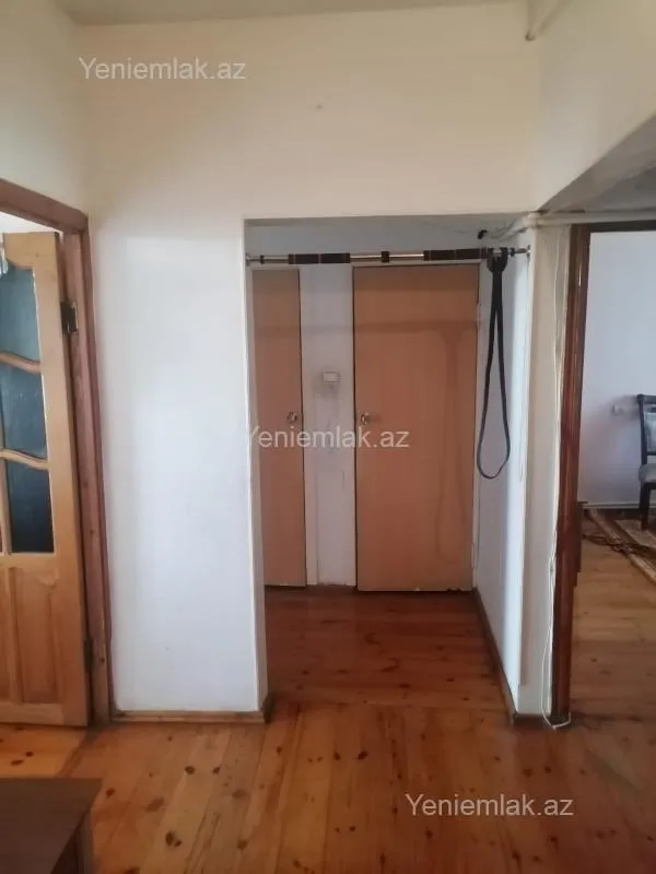 Satılır 9 otaqlı köhnə tikili 80 m²