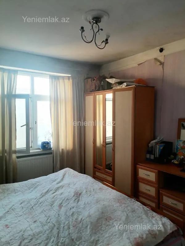 Satılır 9 otaqlı köhnə tikili 80 m²