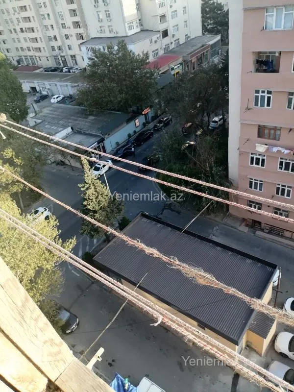 Satılır 9 otaqlı köhnə tikili 80 m²