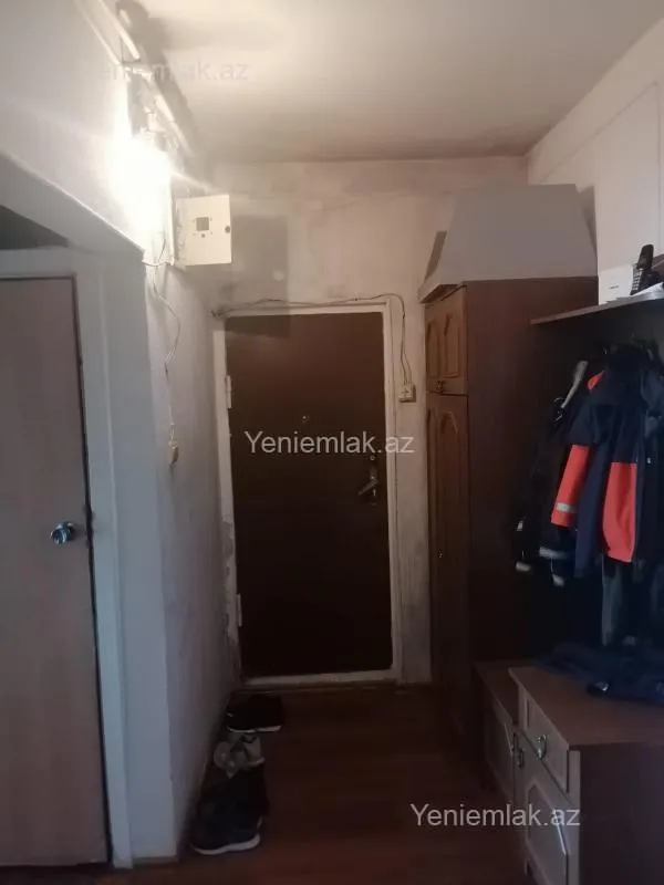 Satılır 9 otaqlı köhnə tikili 80 m²