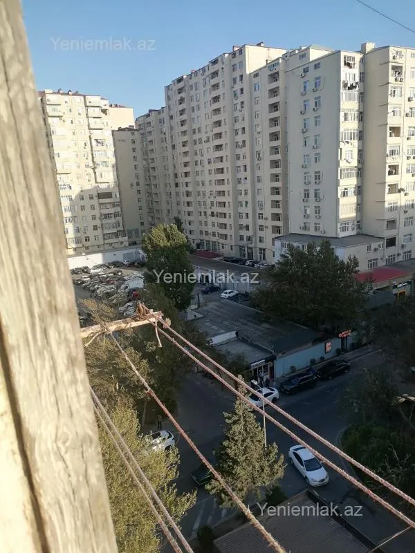 Satılır 9 otaqlı köhnə tikili 80 m²
