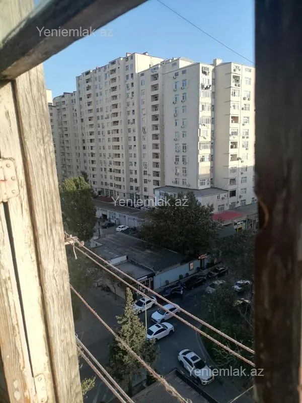Satılır 9 otaqlı köhnə tikili 80 m²