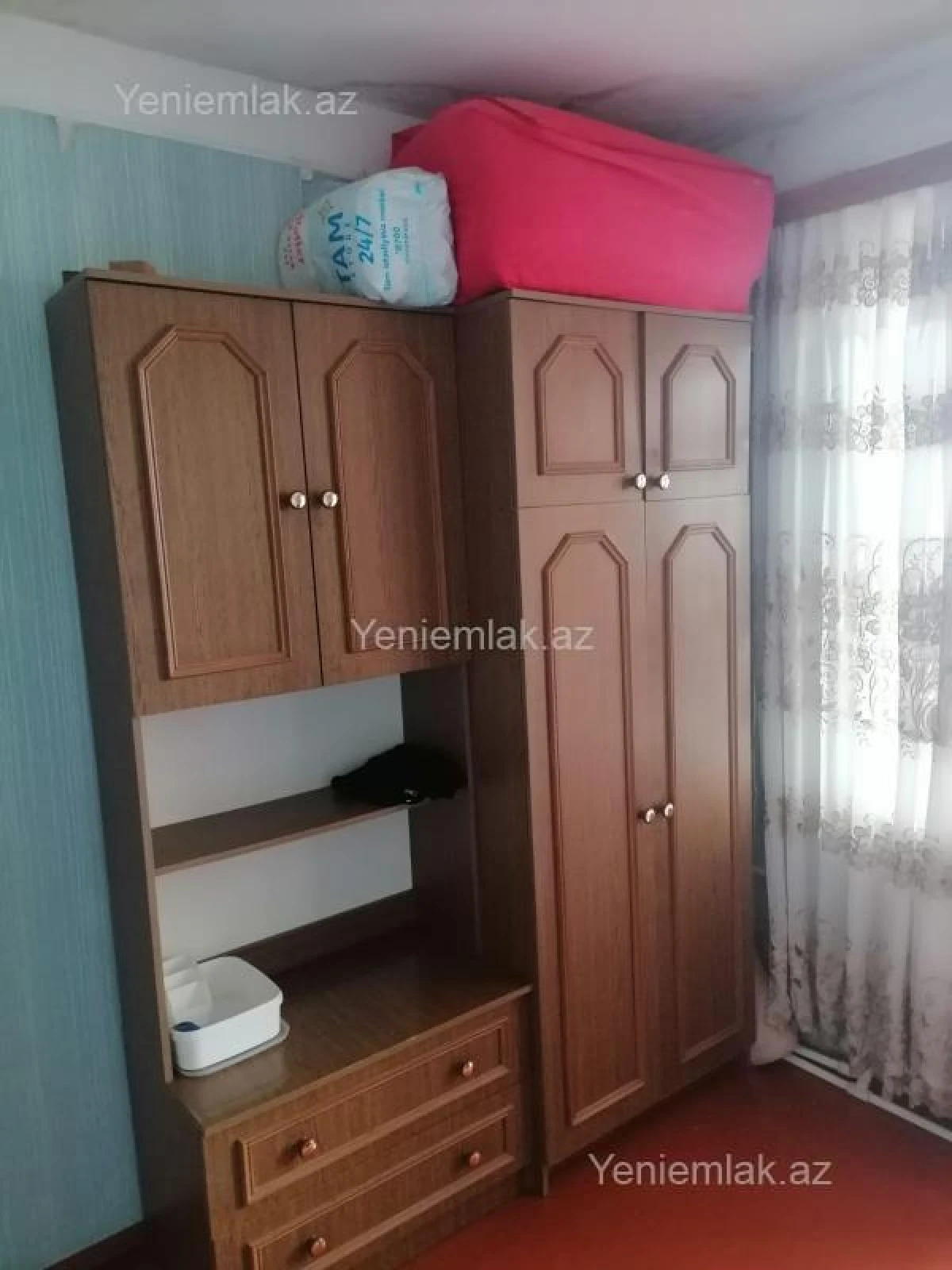 Satılır 9 otaqlı köhnə tikili 80 m²
