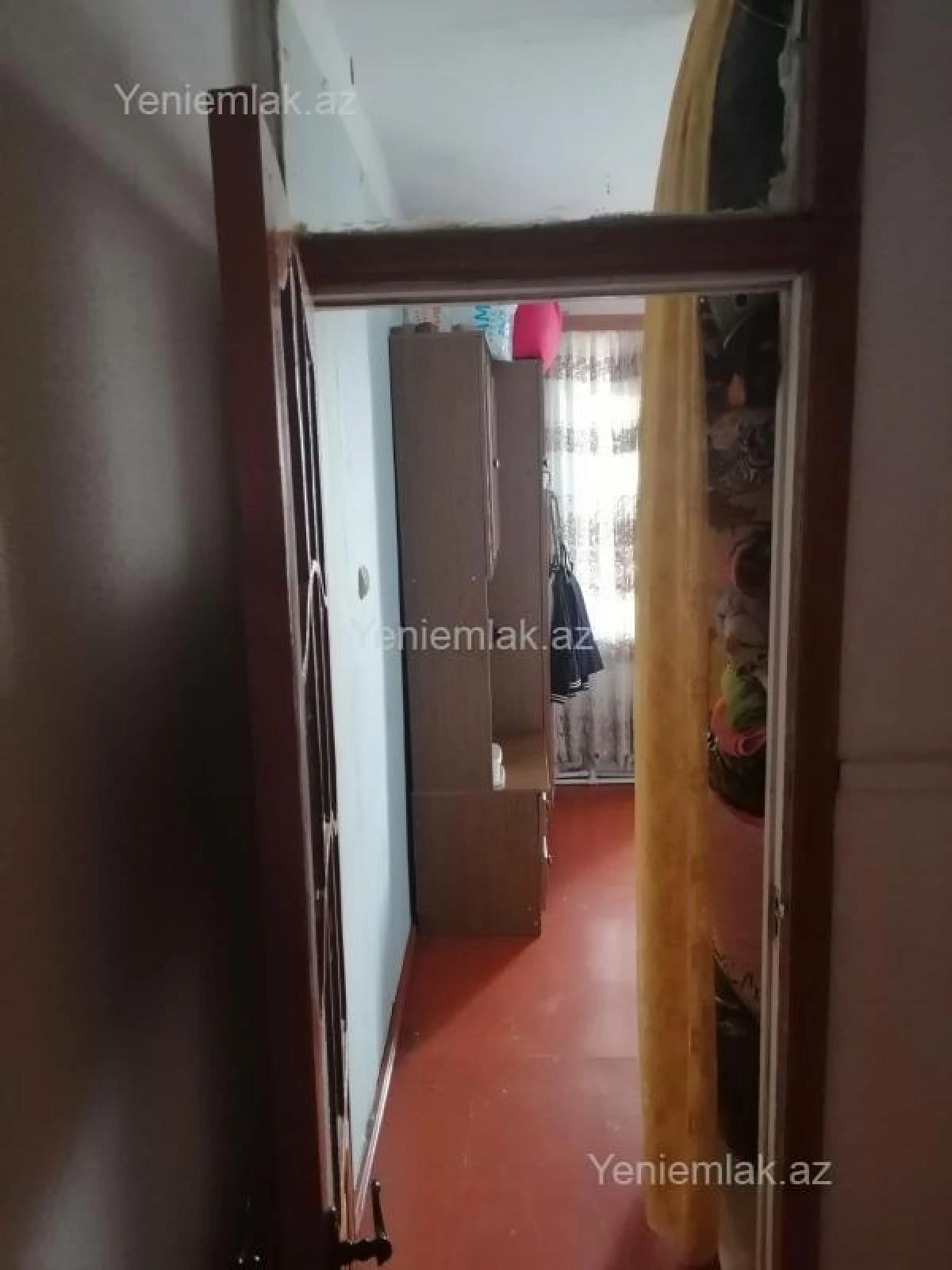 Satılır 9 otaqlı köhnə tikili 80 m²