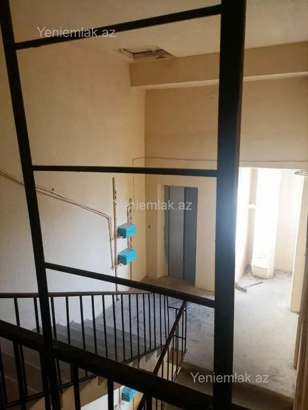 Satılır 9 otaqlı köhnə tikili 80 m²