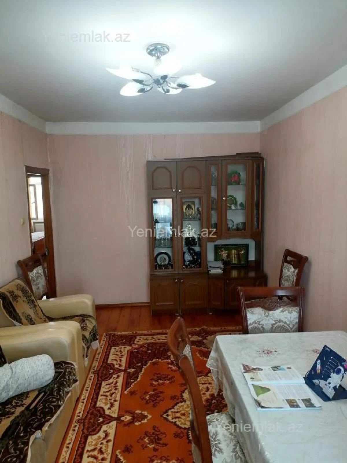 Satılır 9 otaqlı köhnə tikili 80 m²
