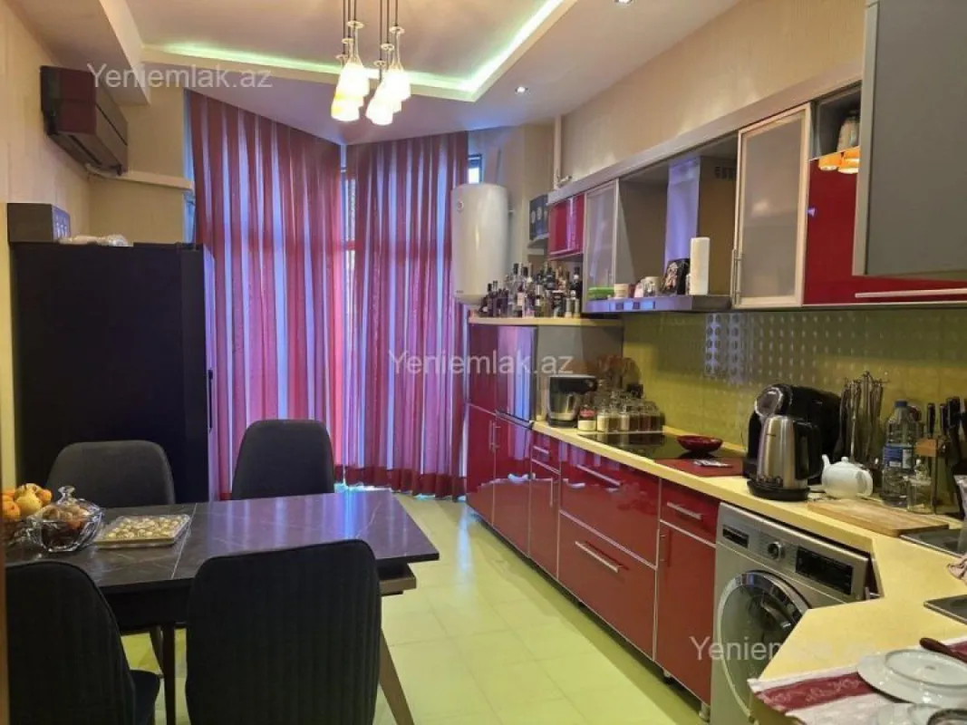 Satılır 3 otaqlı yeni tikili 130 m²