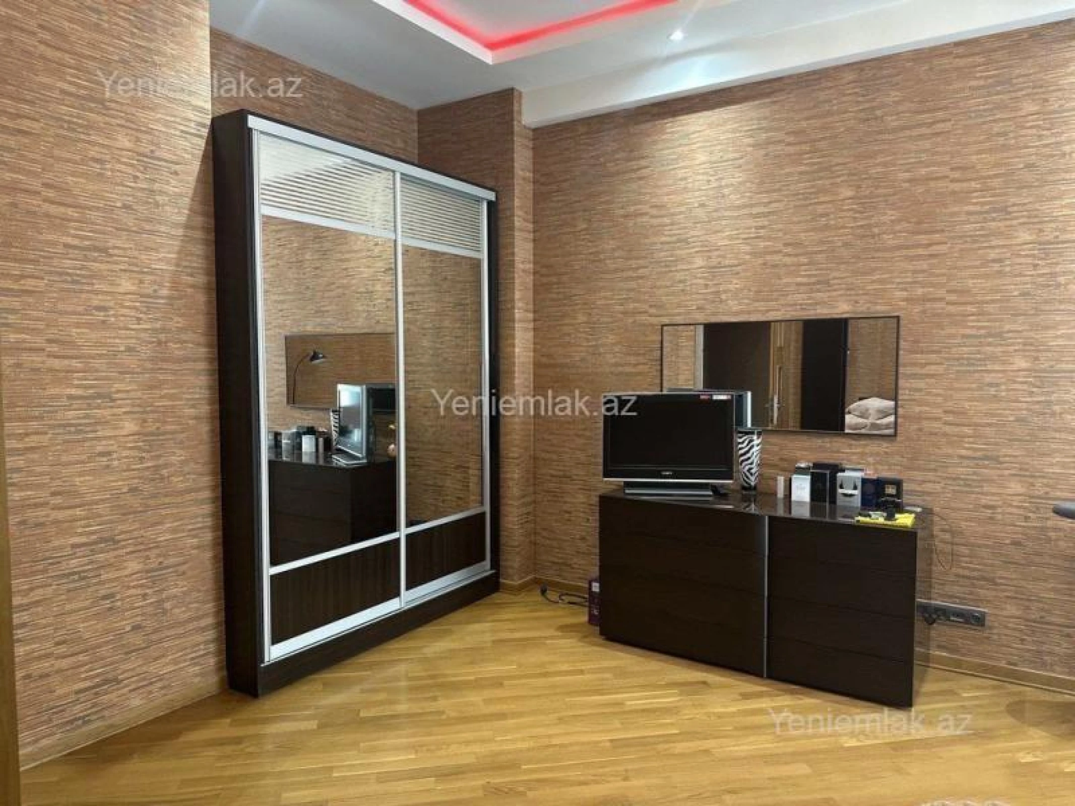 Satılır 3 otaqlı yeni tikili 130 m²