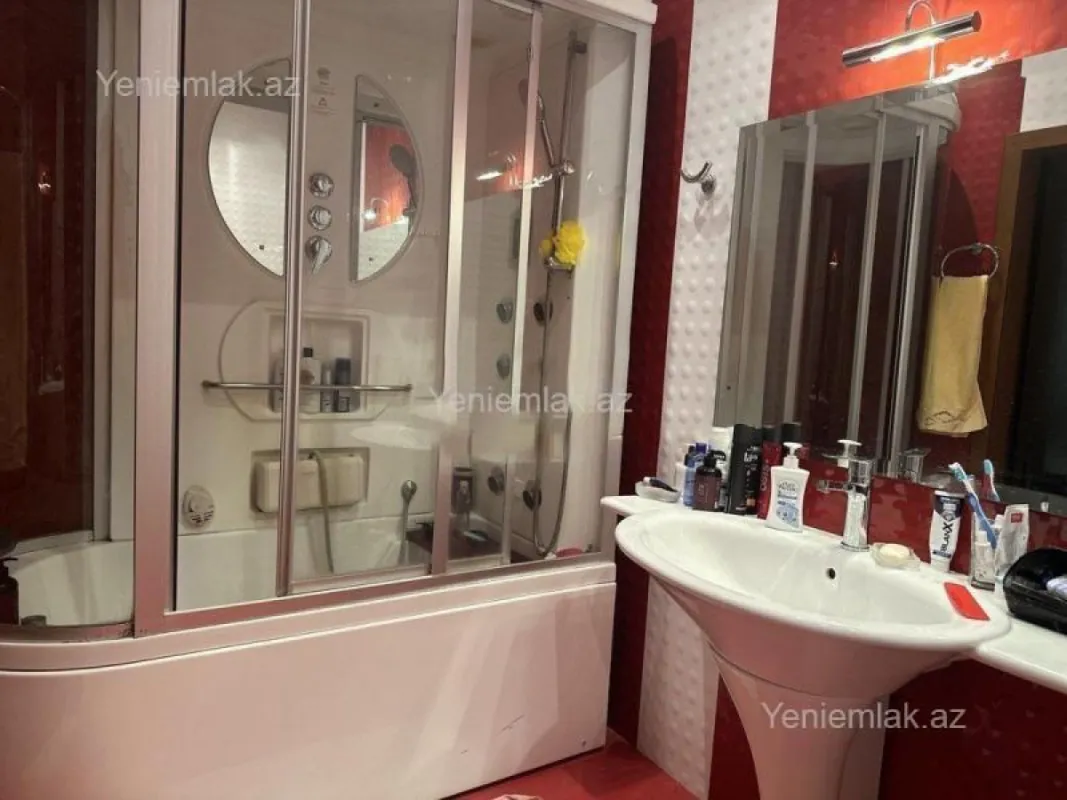 Satılır 3 otaqlı yeni tikili 130 m²