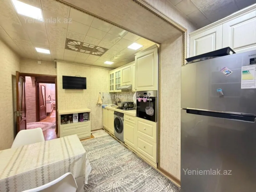 Satılır 4 otaqlı köhnə tikili 90 m²