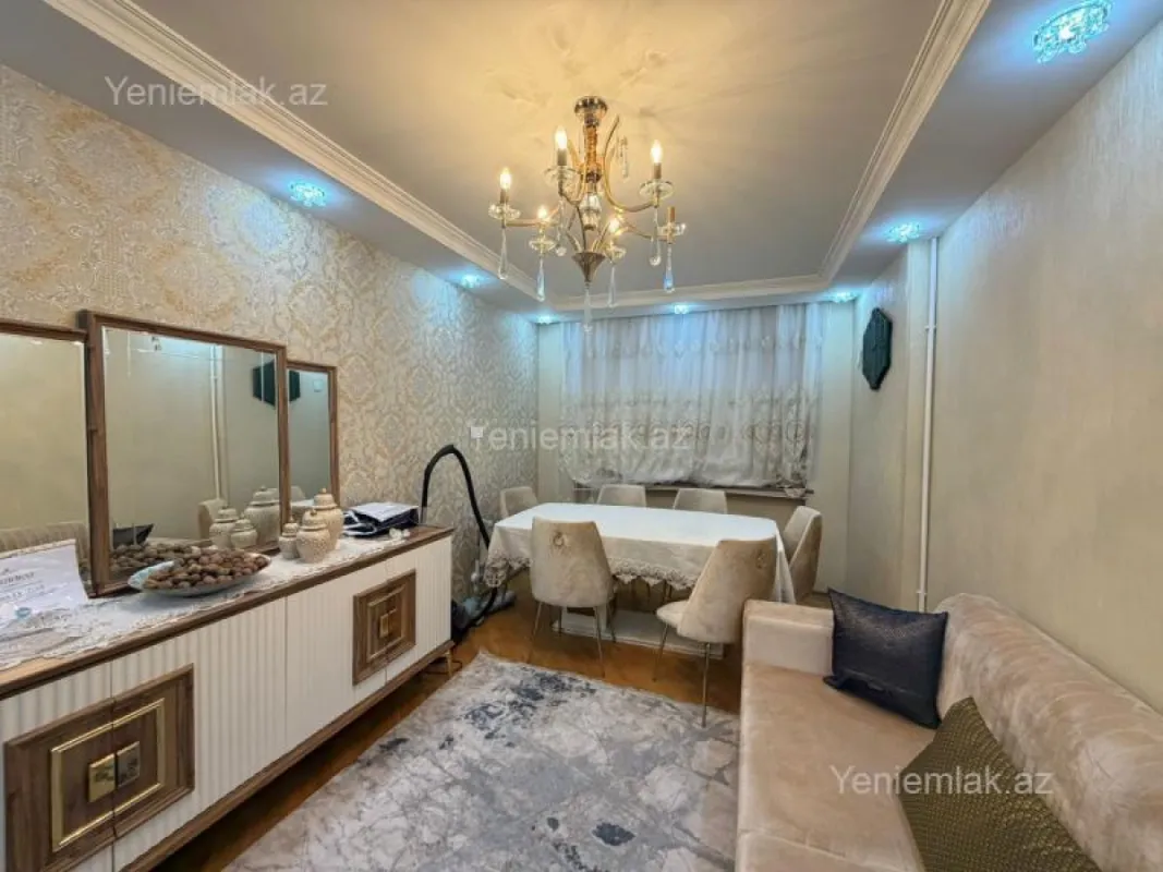 Satılır 4 otaqlı köhnə tikili 90 m²