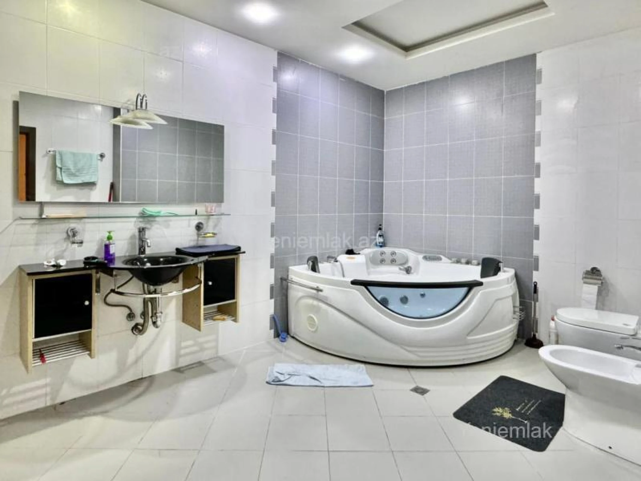 Satılır 3 otaqlı yeni tikili 150 m²