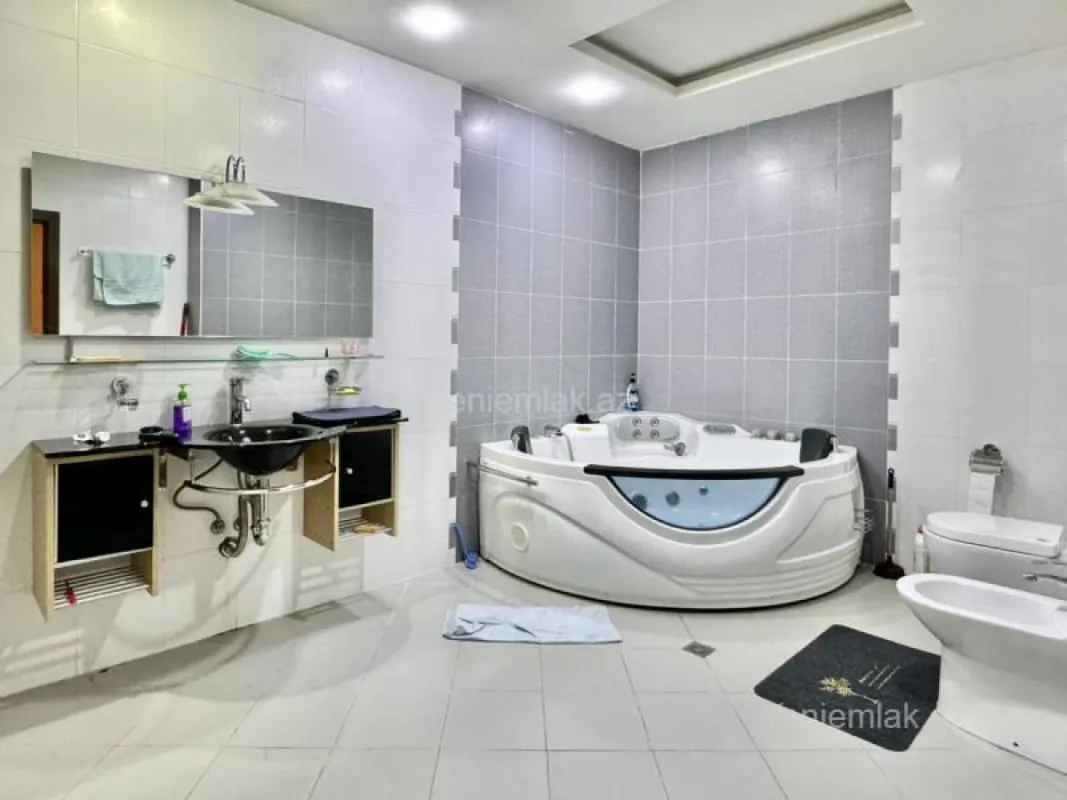 Satılır 3 otaqlı yeni tikili 150 m²