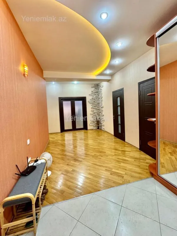 Satılır 3 otaqlı yeni tikili 150 m²