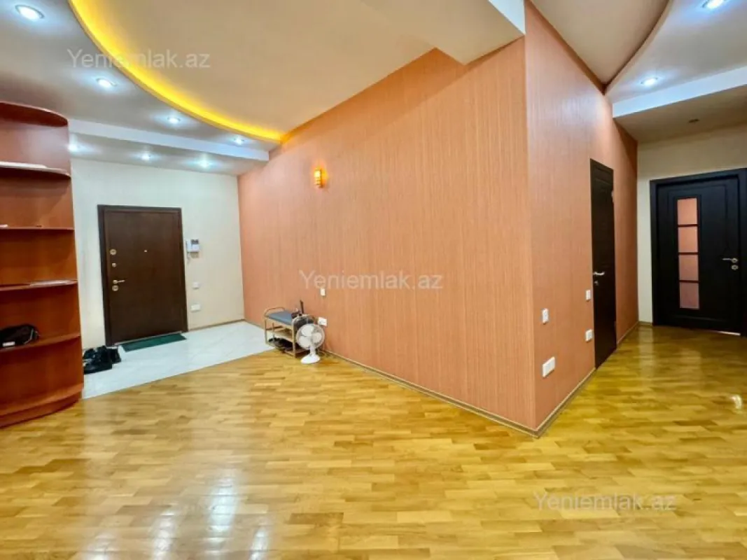 Satılır 3 otaqlı yeni tikili 150 m²