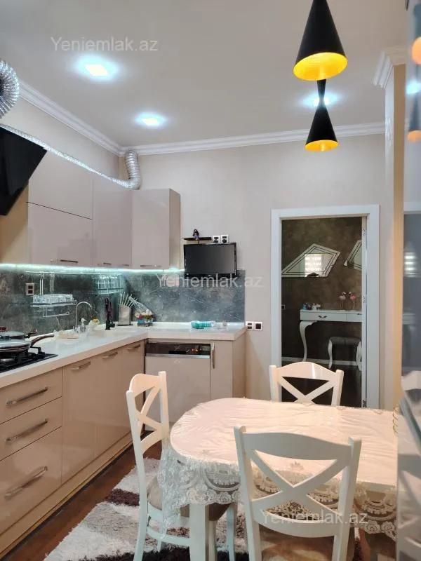 Satılır 3 otaqlı yeni tikili 120 m²