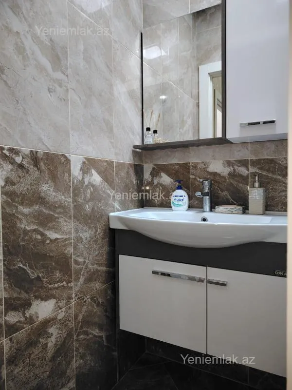 Satılır 3 otaqlı yeni tikili 120 m²