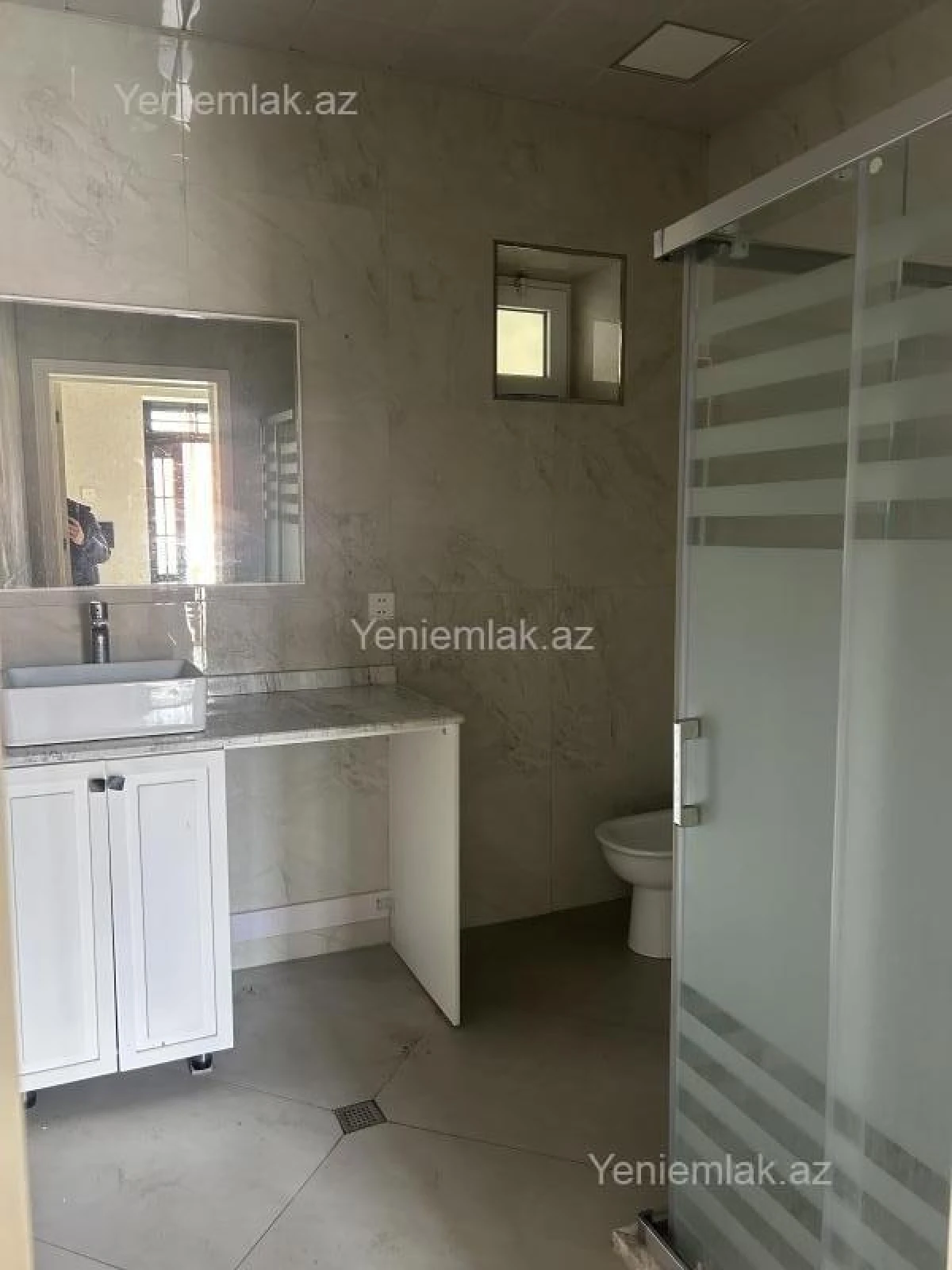 Satılır 6 otaqlı həyət evi 240 m²