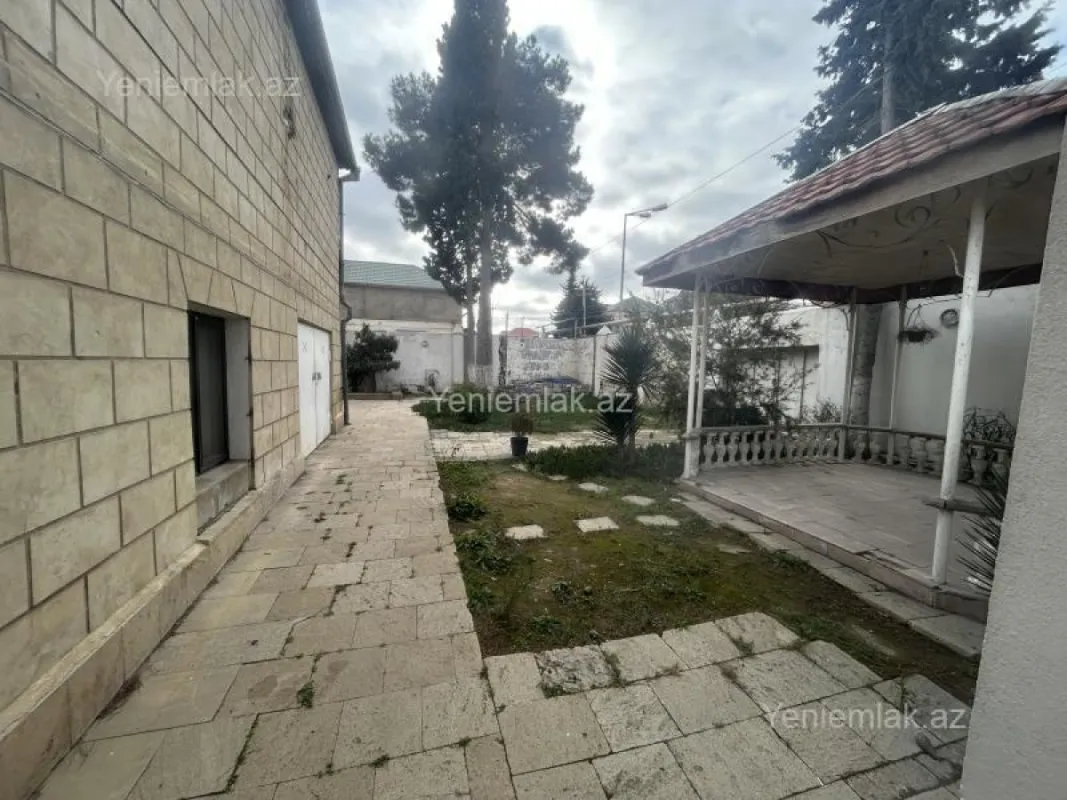 Satılır 6 otaqlı həyət evi 240 m²