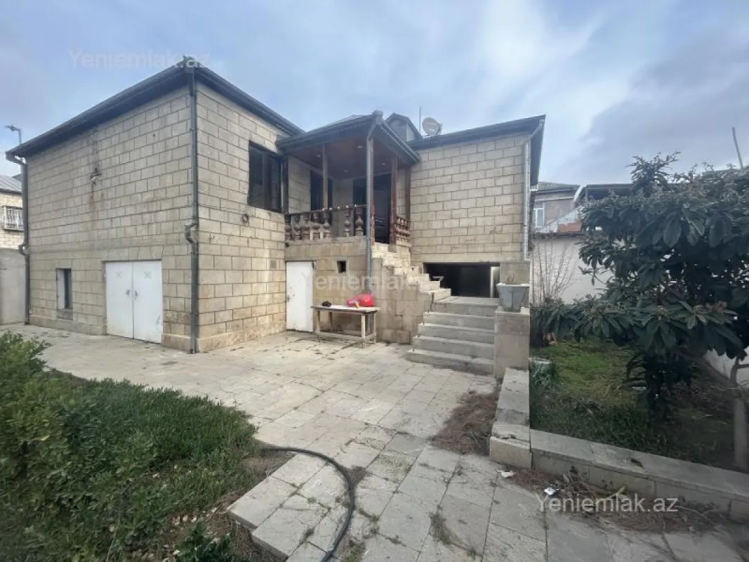Satılır 6 otaqlı həyət evi 240 m²