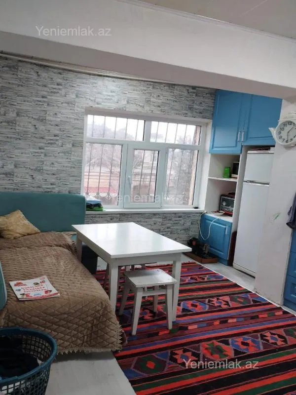 Satılır 3 otaqlı köhnə tikili 80 m²