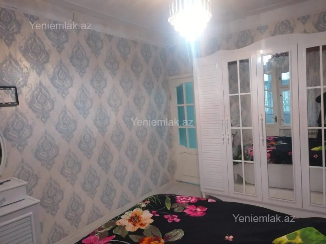 Satılır 3 otaqlı köhnə tikili 80 m²