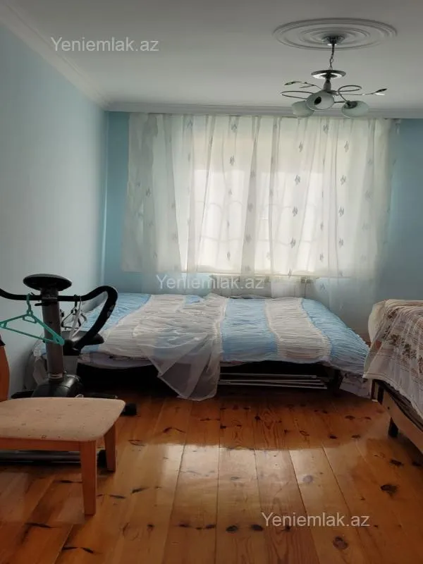 Satılır 5 otaqlı həyət evi 180 m²