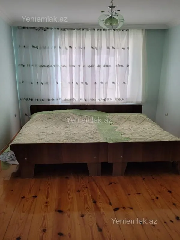 Satılır 5 otaqlı həyət evi 180 m²