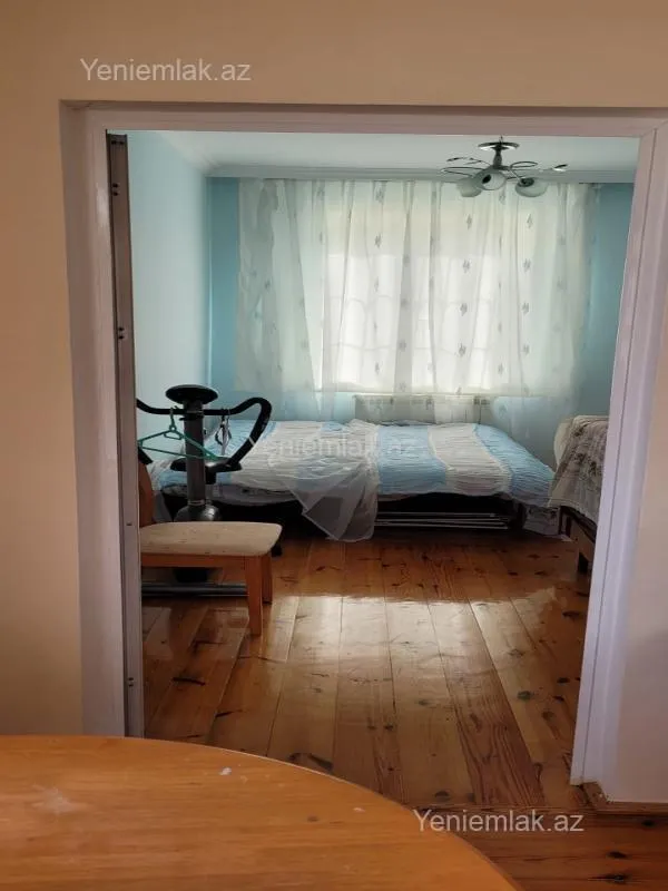 Satılır 5 otaqlı həyət evi 180 m²