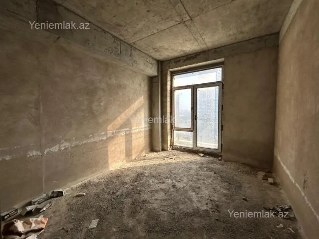 Satılır 4 otaqlı yeni tikili 200 m²