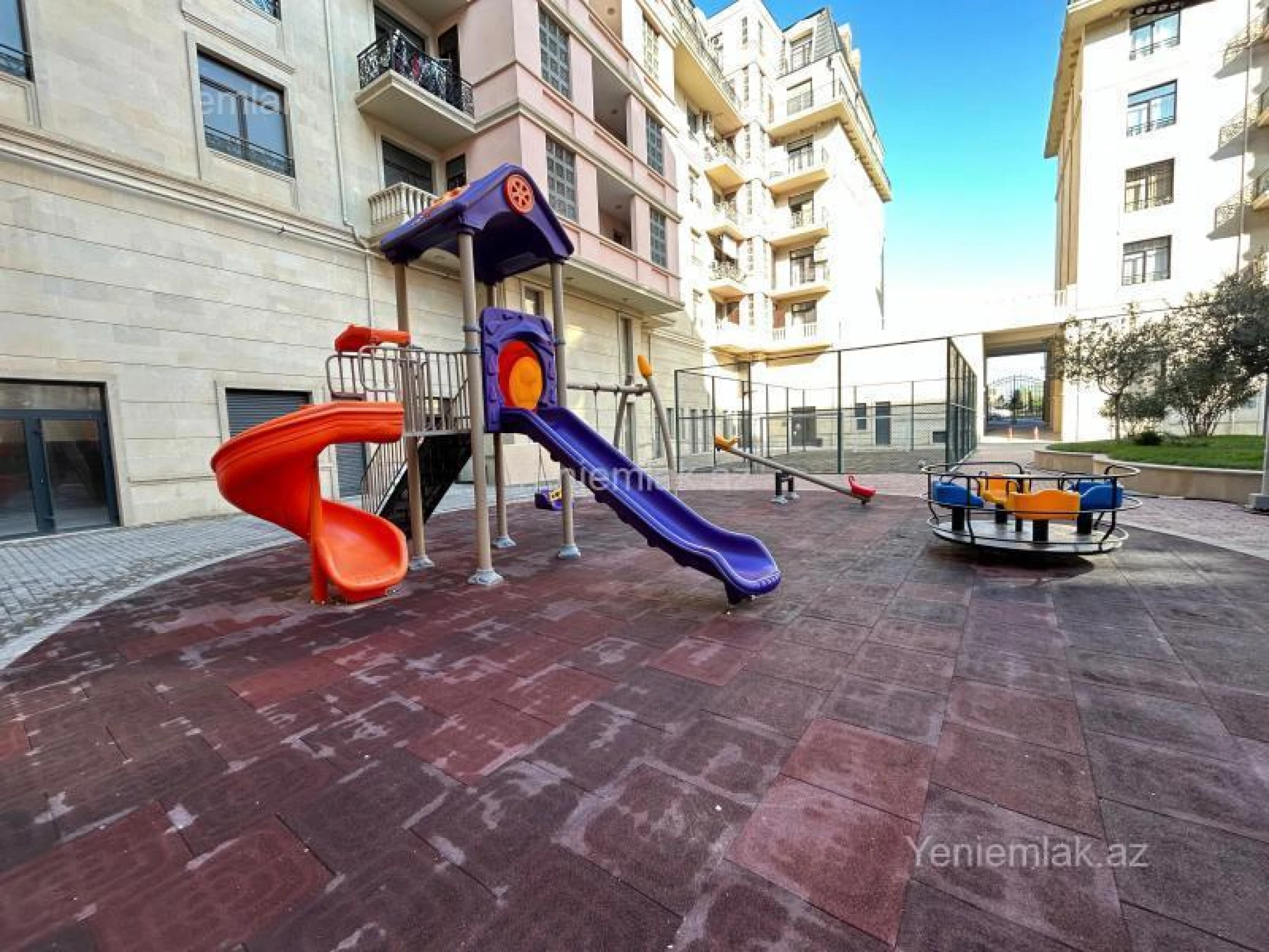 Satılır 4 otaqlı yeni tikili 200 m²