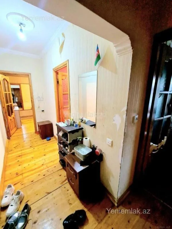 Satılır 2 otaqlı köhnə tikili 55 m²