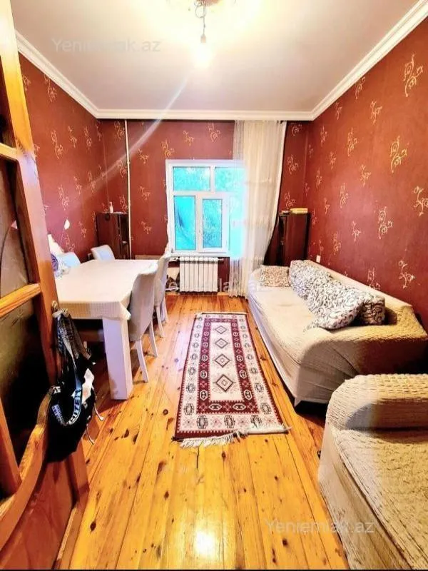 Satılır 2 otaqlı köhnə tikili 55 m²