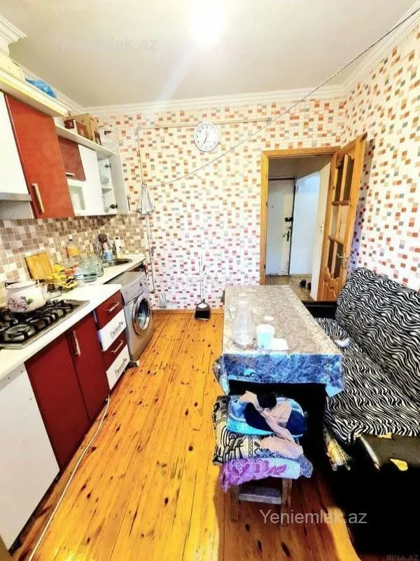 Satılır 2 otaqlı köhnə tikili 55 m²