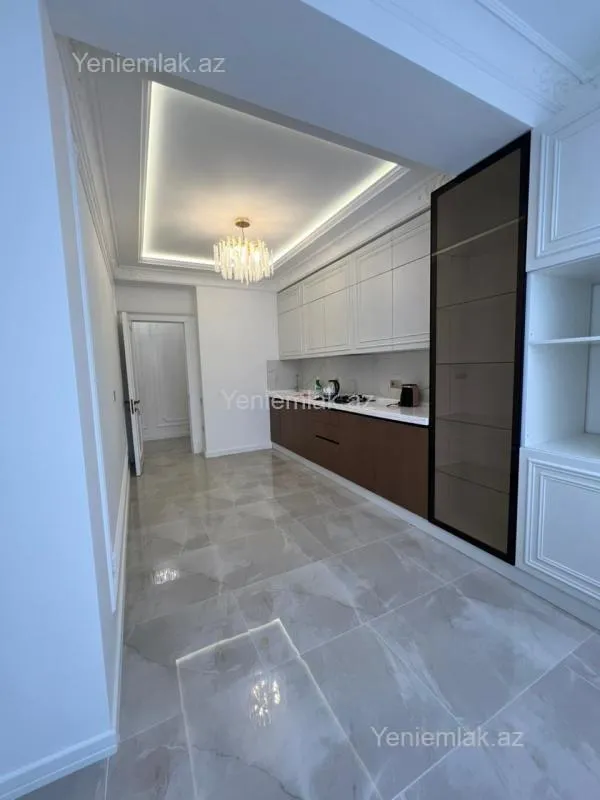 Satılır 3 otaqlı yeni tikili 125 m²