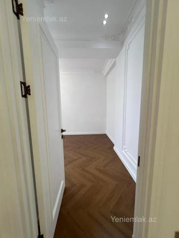 Satılır 3 otaqlı yeni tikili 125 m²