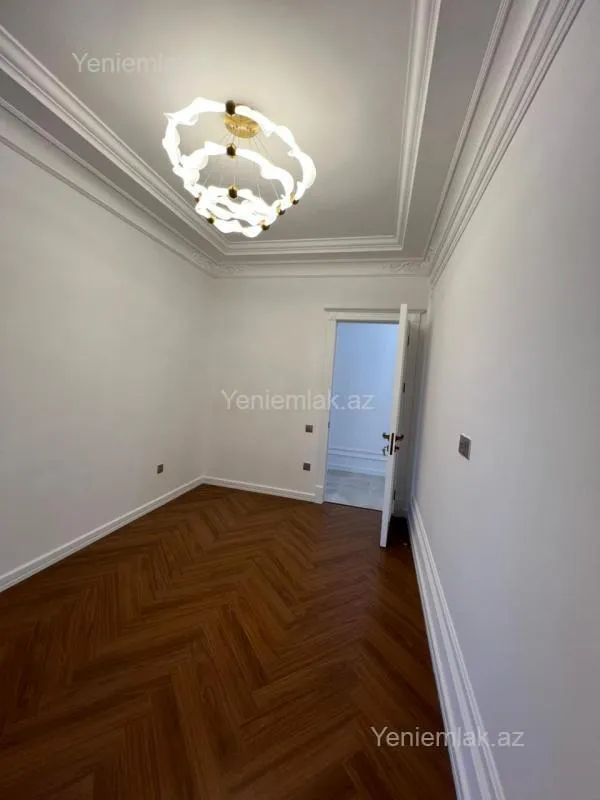 Satılır 3 otaqlı yeni tikili 125 m²