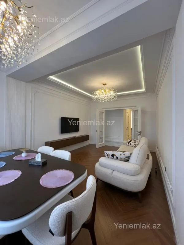 Satılır 3 otaqlı yeni tikili 125 m²
